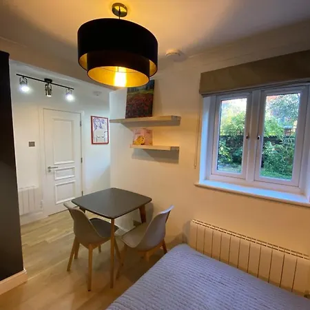 Stylish 1-Bed Studio London Exterior photo