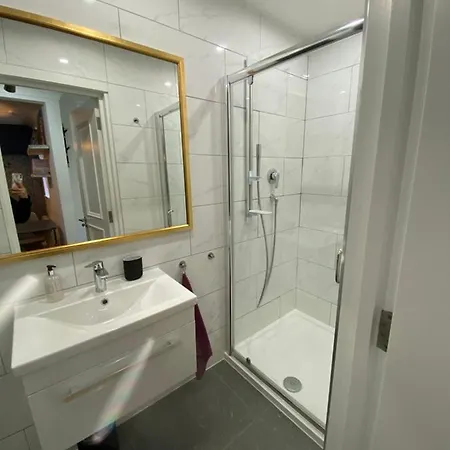 Stylish 1-Bed Studio London Exterior photo